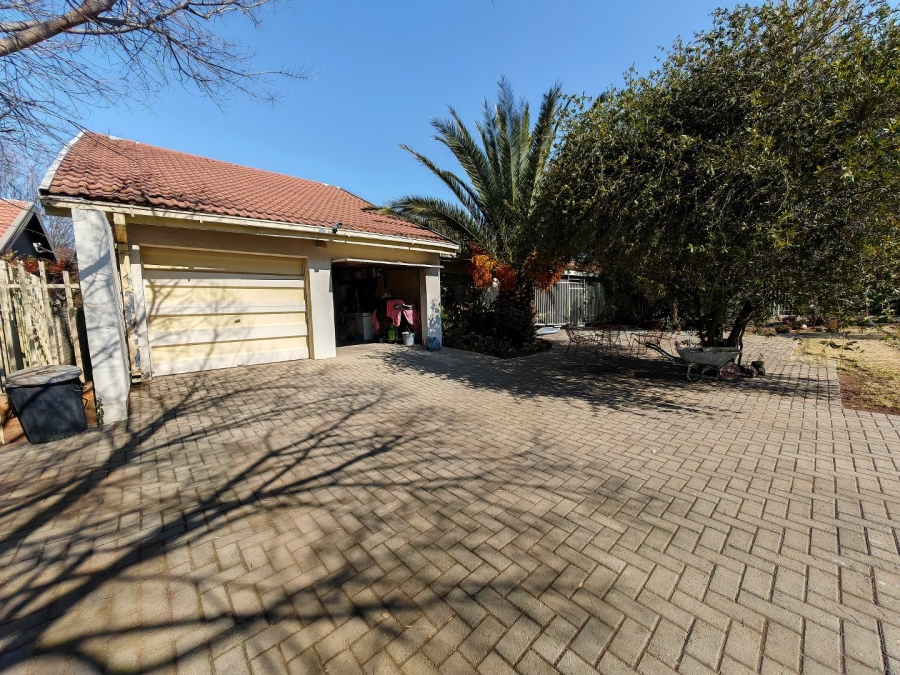 5 Bedroom Property for Sale in Pellissier Free State